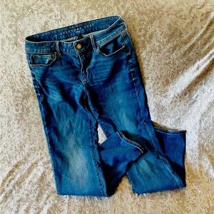 White House Black Market Size 6 Everyday Soft Slim Straight Leg Jeans